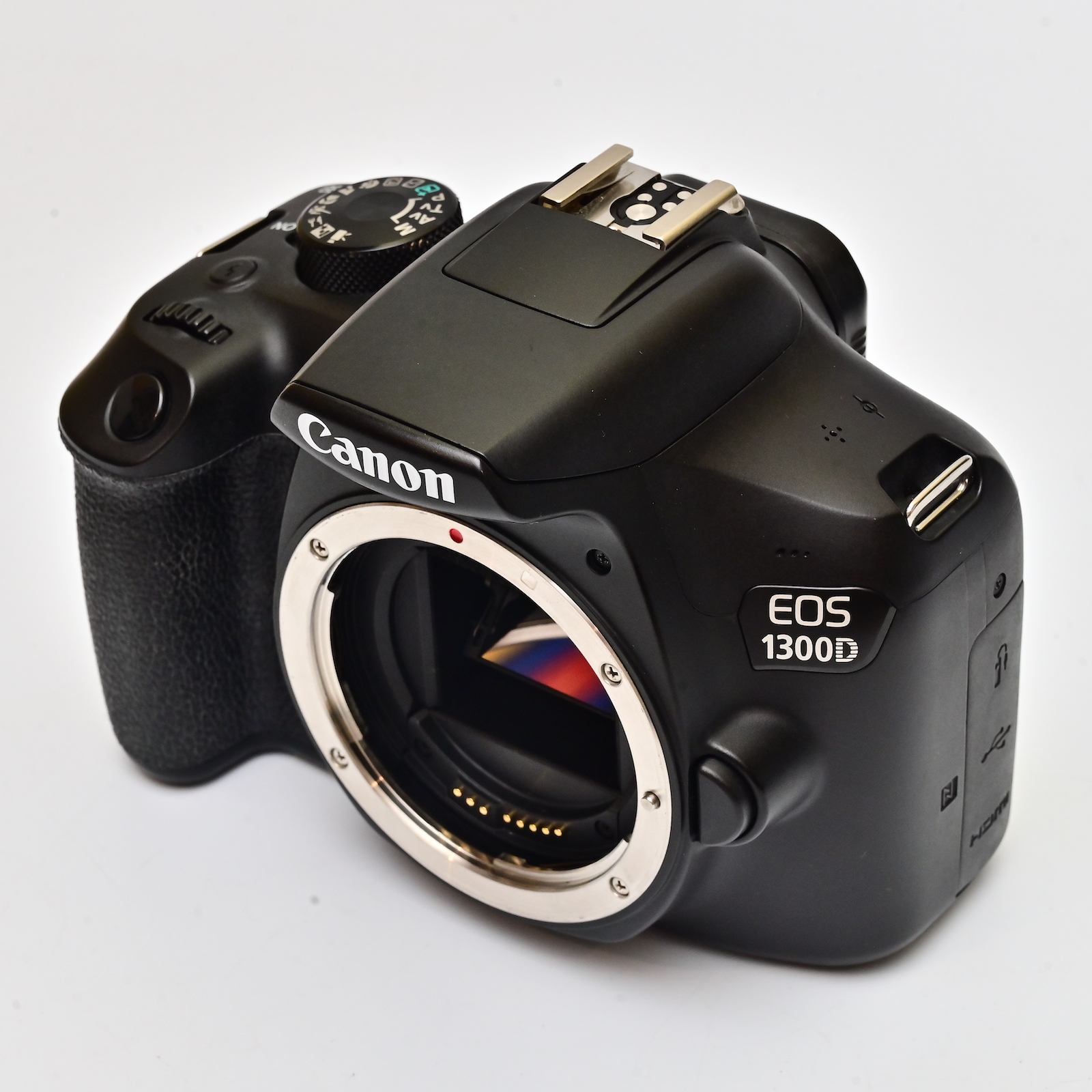 Canon 1300D single-lens reflex camera