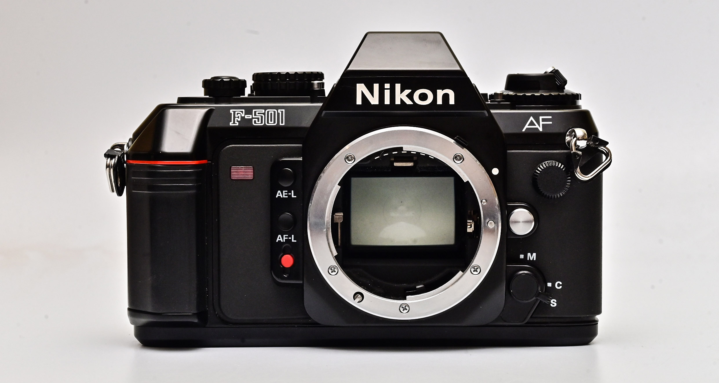 Nikon F501