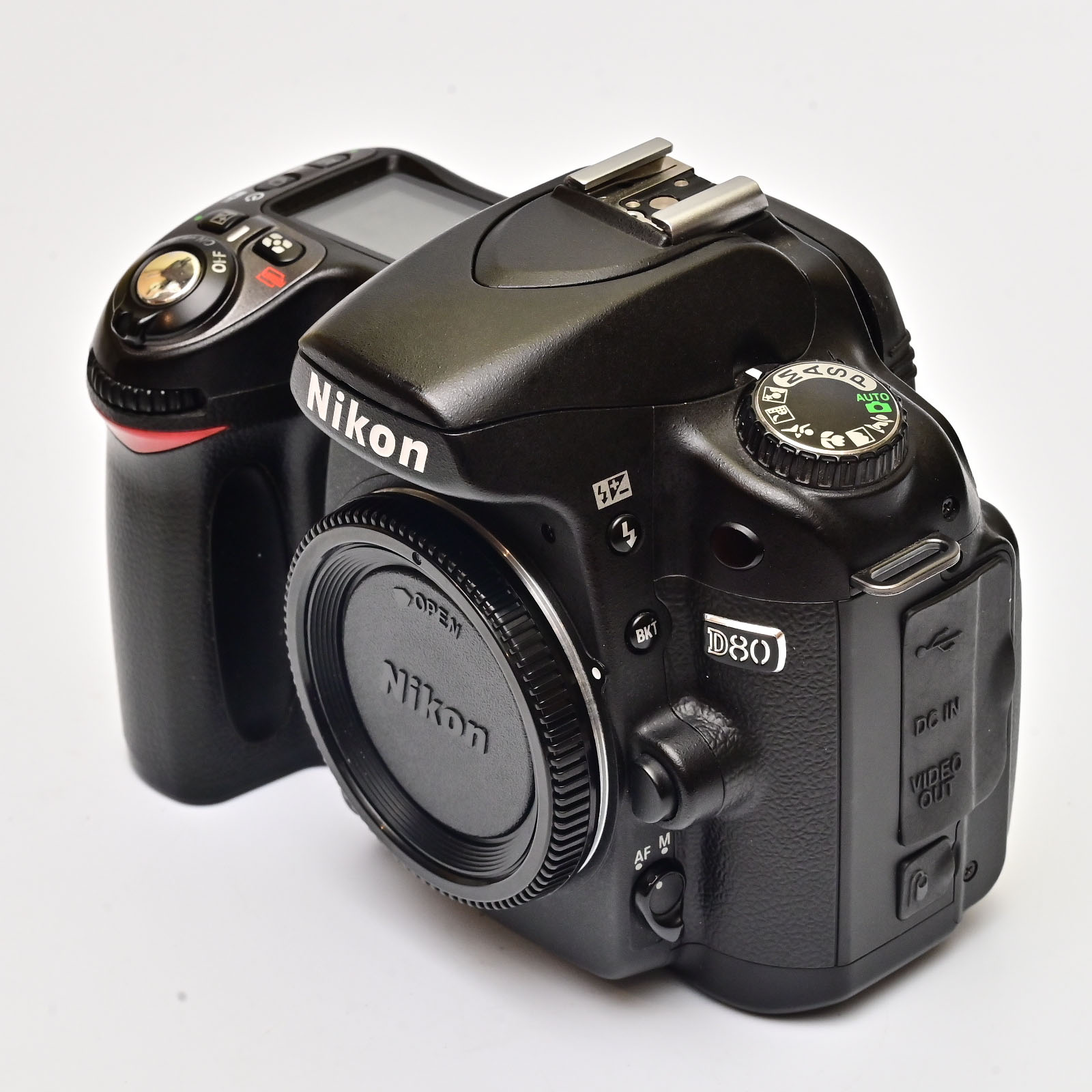 Nikon D80 front three quarter