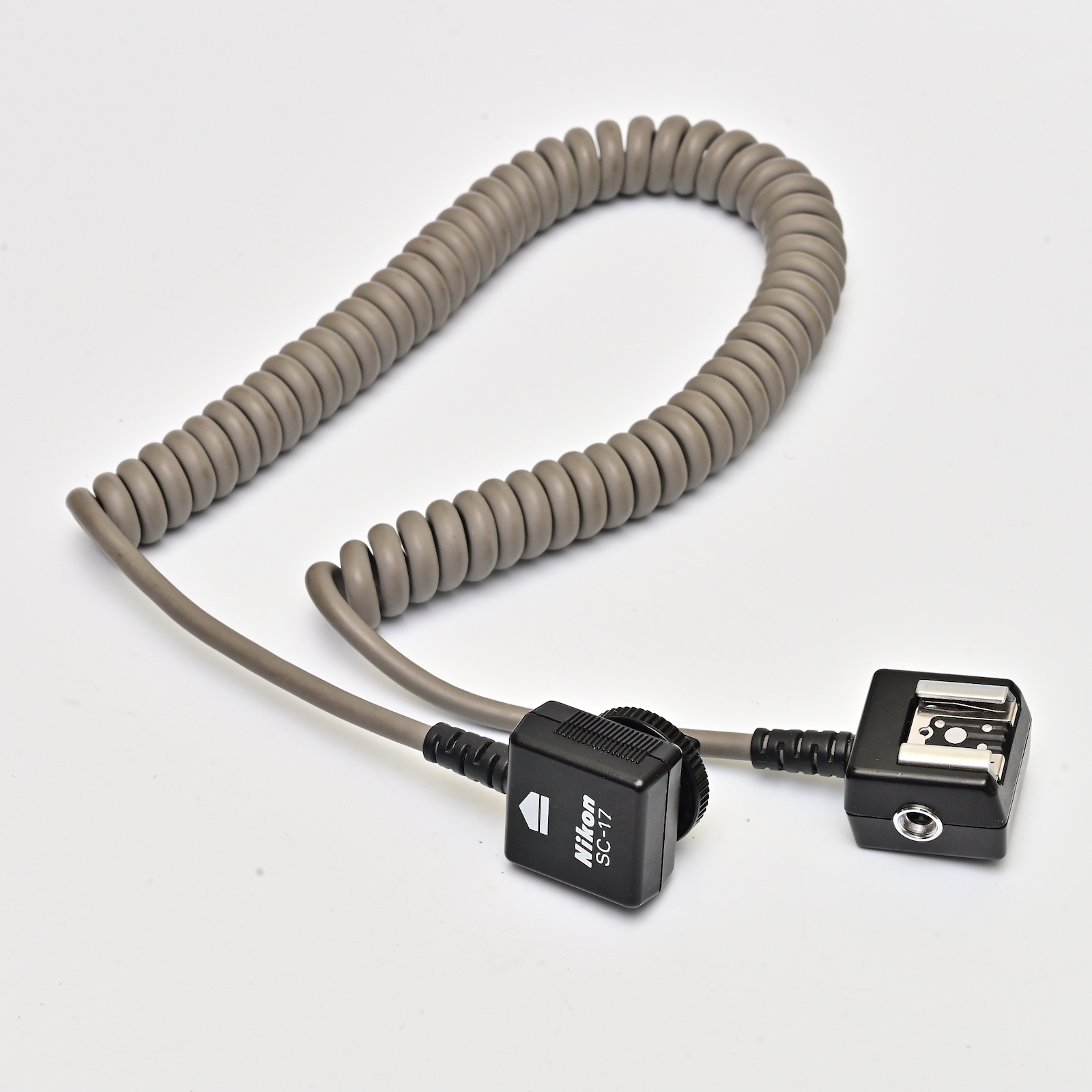 Nikon SC-17 flash sync cable